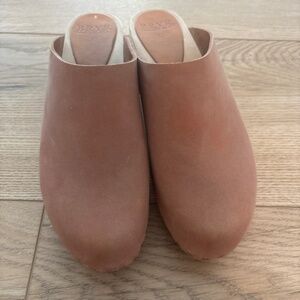 Bryr Clog in Clay Size 40